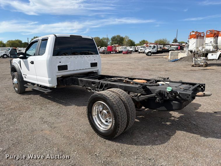 image for item FB5197 2018 Ford F550 Super Duty Ext. Cab truck cab and chassis