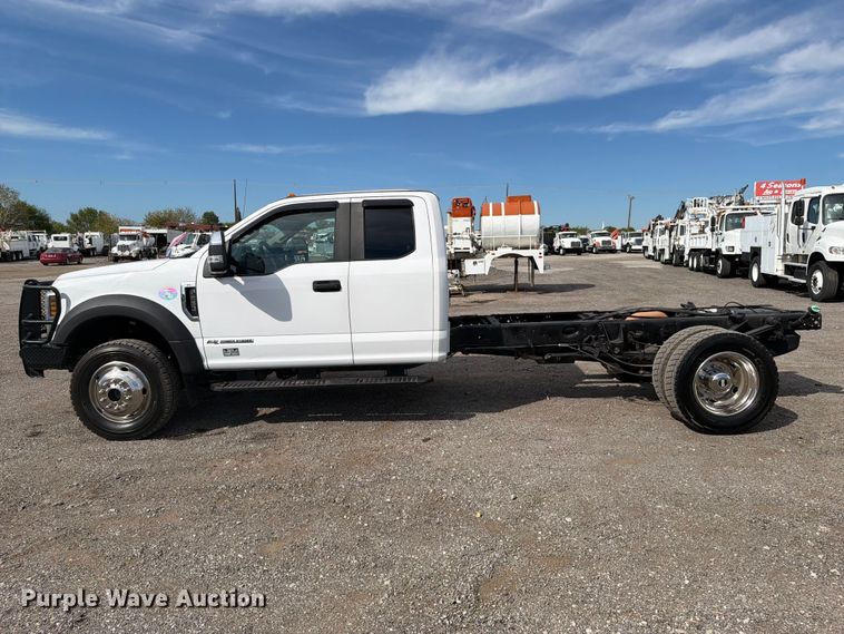 image for item FB5197 2018 Ford F550 Super Duty Ext. Cab truck cab and chassis
