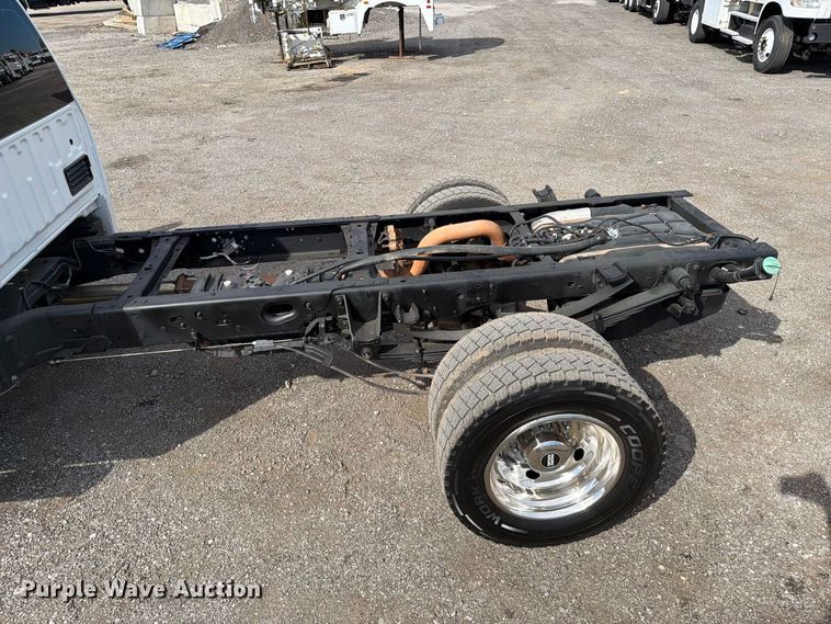 image for item FB5197 2018 Ford F550 Super Duty Ext. Cab truck cab and chassis