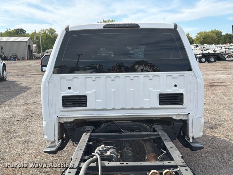 image for item FB5197 2018 Ford F550 Super Duty Ext. Cab truck cab and chassis