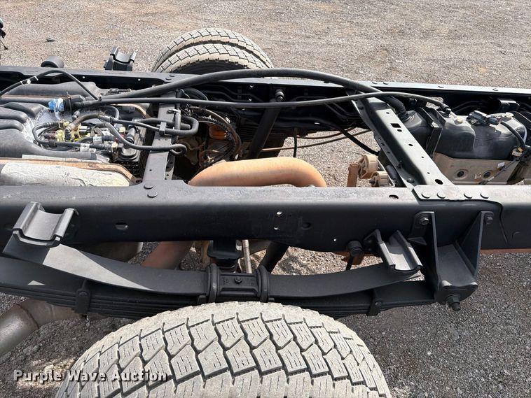 image for item FB5197 2018 Ford F550 Super Duty Ext. Cab truck cab and chassis
