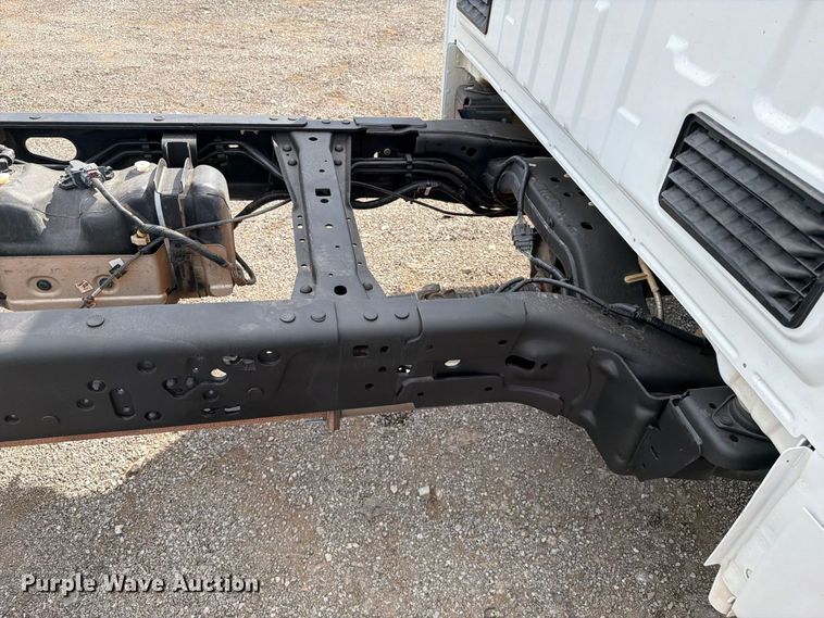 image for item FB5197 2018 Ford F550 Super Duty Ext. Cab truck cab and chassis
