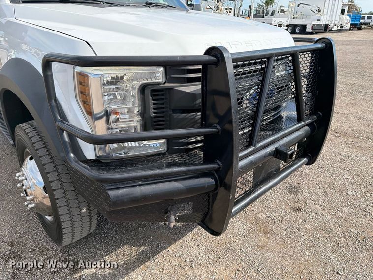 image for item FB5197 2018 Ford F550 Super Duty Ext. Cab truck cab and chassis