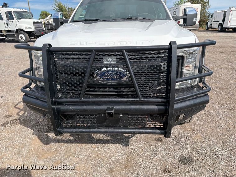 image for item FB5197 2018 Ford F550 Super Duty Ext. Cab truck cab and chassis