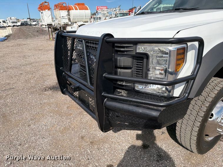 image for item FB5197 2018 Ford F550 Super Duty Ext. Cab truck cab and chassis