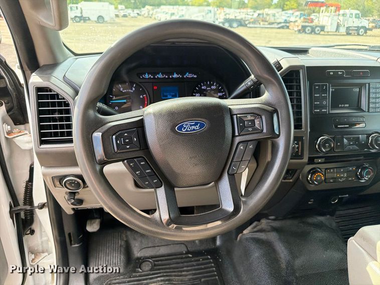 image for item FB5197 2018 Ford F550 Super Duty Ext. Cab truck cab and chassis