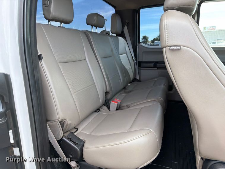 image for item FB5197 2018 Ford F550 Super Duty Ext. Cab truck cab and chassis