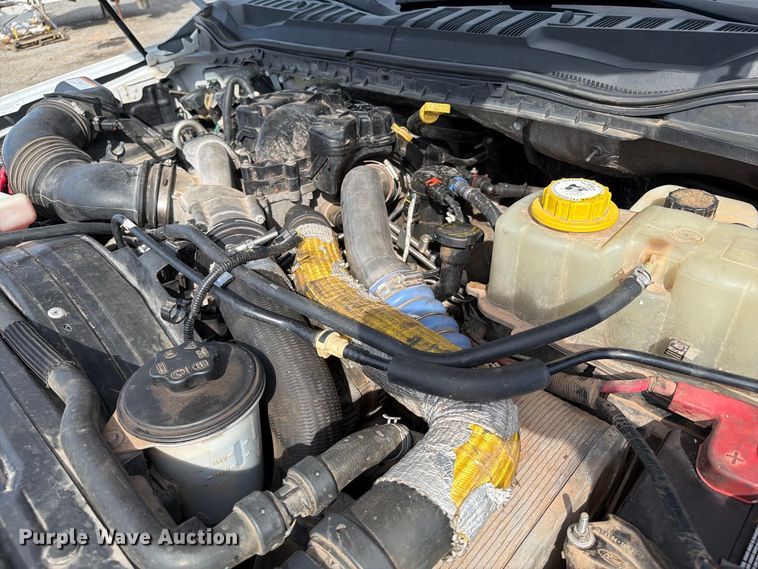 image for item FB5197 2018 Ford F550 Super Duty Ext. Cab truck cab and chassis