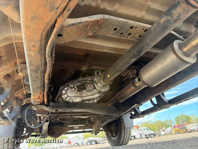 image for item FB5197 2018 Ford F550 Super Duty Ext. Cab truck cab and chassis
