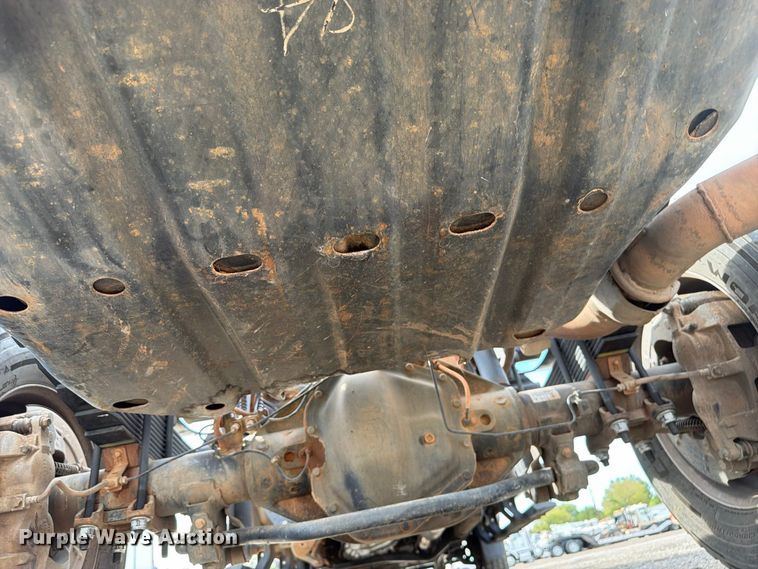 image for item FB5197 2018 Ford F550 Super Duty Ext. Cab truck cab and chassis