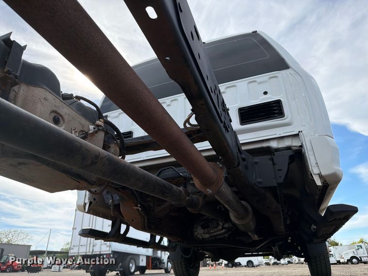 image for item FB5197 2018 Ford F550 Super Duty Ext. Cab truck cab and chassis