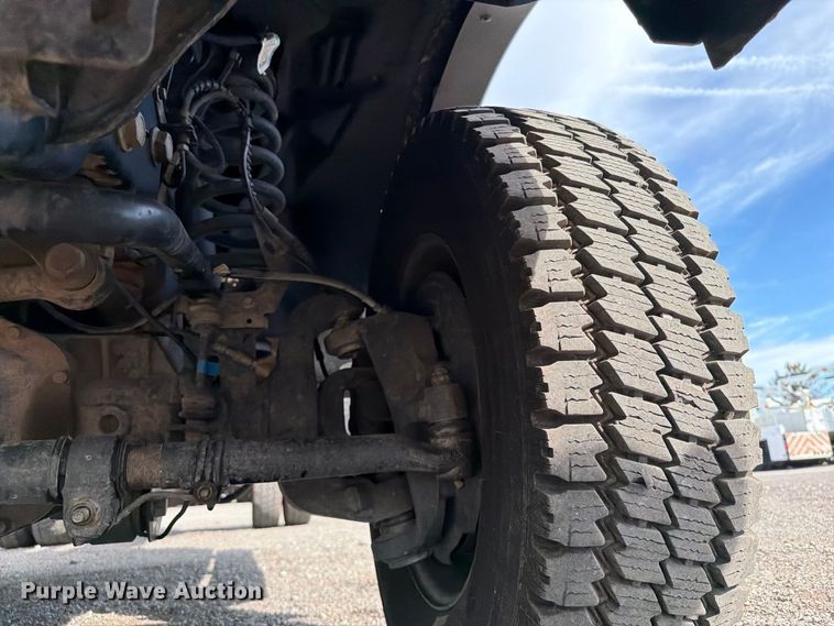 image for item FB5197 2018 Ford F550 Super Duty Ext. Cab truck cab and chassis