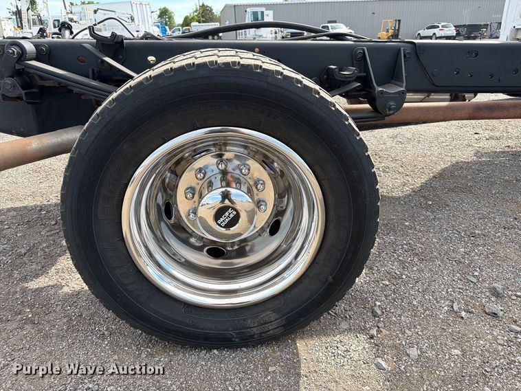 image for item FB5197 2018 Ford F550 Super Duty Ext. Cab truck cab and chassis