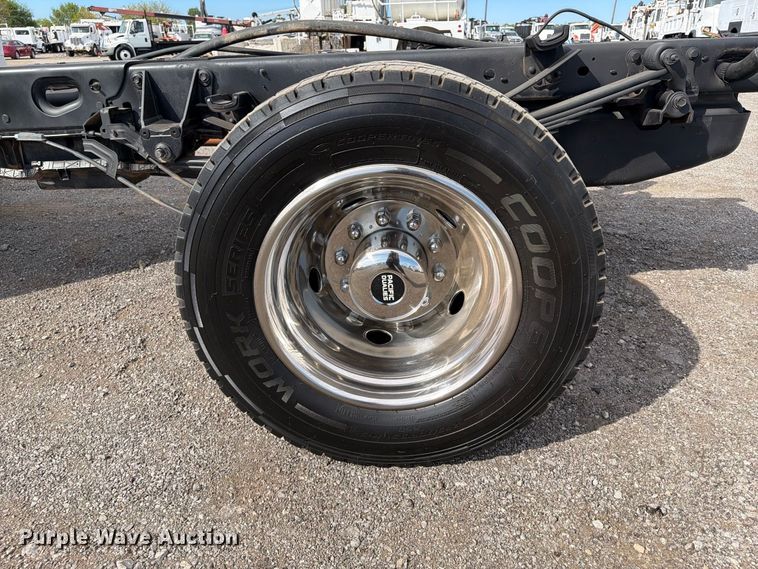 image for item FB5197 2018 Ford F550 Super Duty Ext. Cab truck cab and chassis
