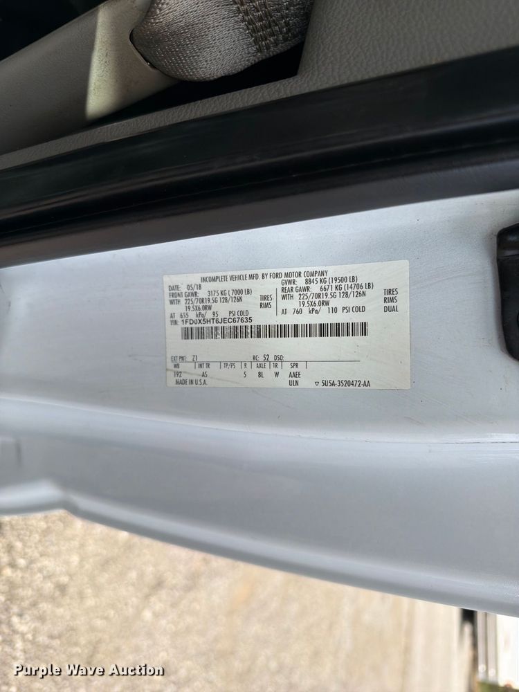 image for item FB5197 2018 Ford F550 Super Duty Ext. Cab truck cab and chassis