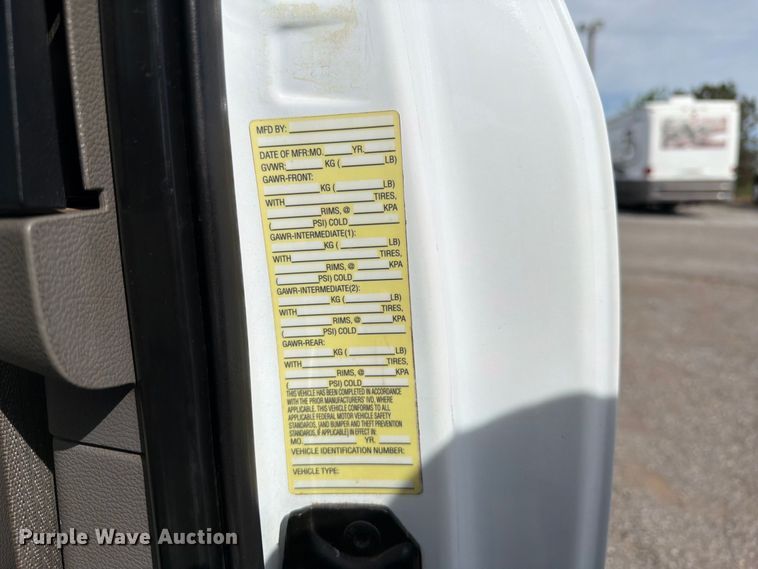 image for item FB5197 2018 Ford F550 Super Duty Ext. Cab truck cab and chassis