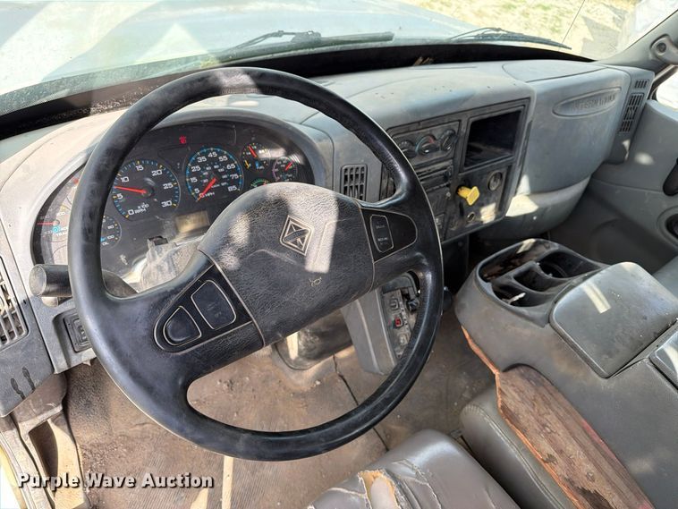 image for item FB5816 2003 International 7400 