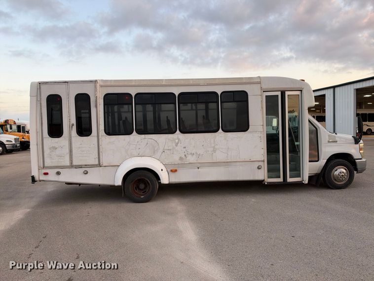 image for item FB8392 2011 Ford E450 shuttle bus
