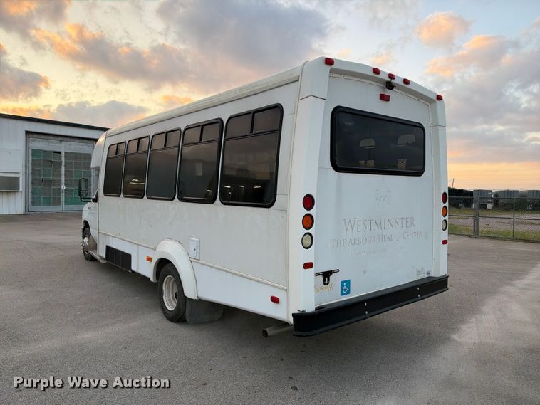 image for item FB8392 2011 Ford E450 shuttle bus