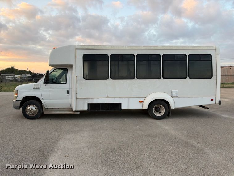 image for item FB8392 2011 Ford E450 shuttle bus
