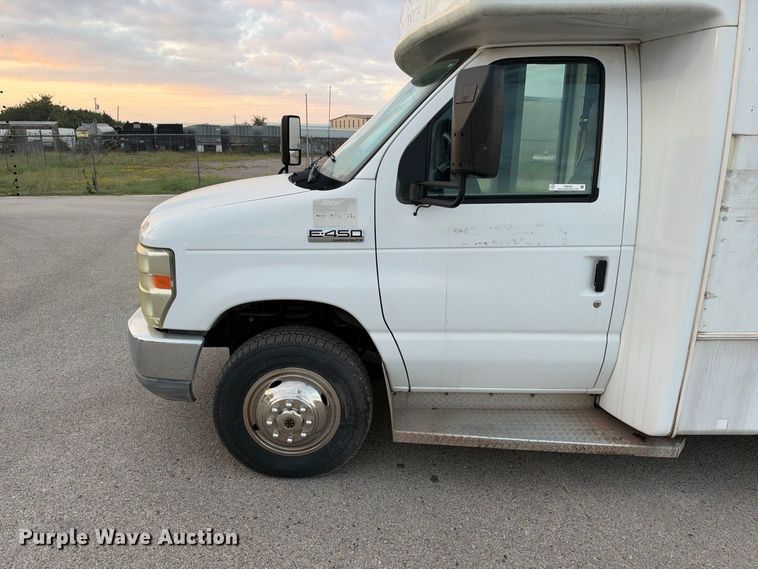 image for item FB8392 2011 Ford E450 shuttle bus