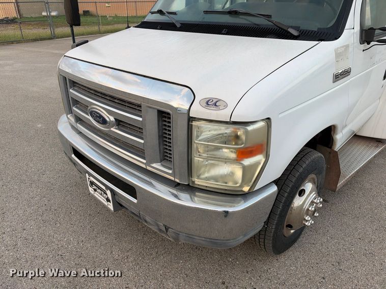 image for item FB8392 2011 Ford E450 shuttle bus