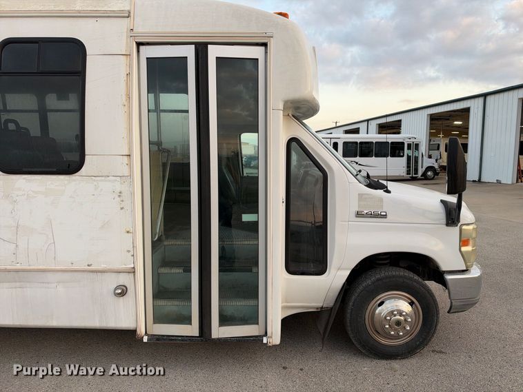 image for item FB8392 2011 Ford E450 shuttle bus