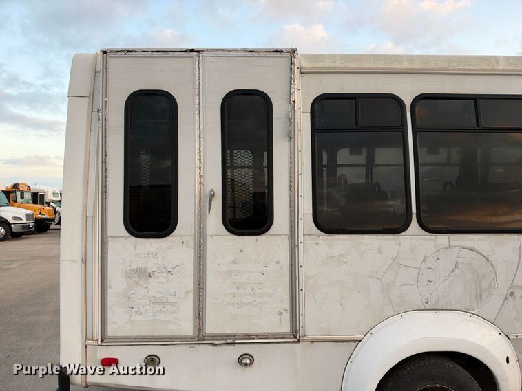 image for item FB8392 2011 Ford E450 shuttle bus