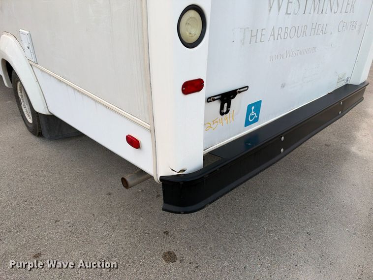 image for item FB8392 2011 Ford E450 shuttle bus