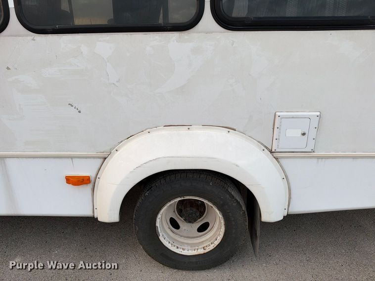 image for item FB8392 2011 Ford E450 shuttle bus