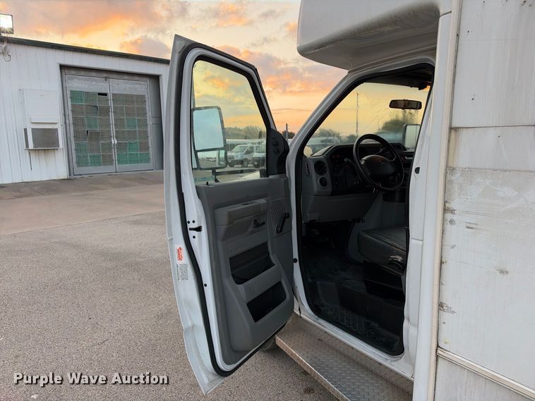 image for item FB8392 2011 Ford E450 shuttle bus