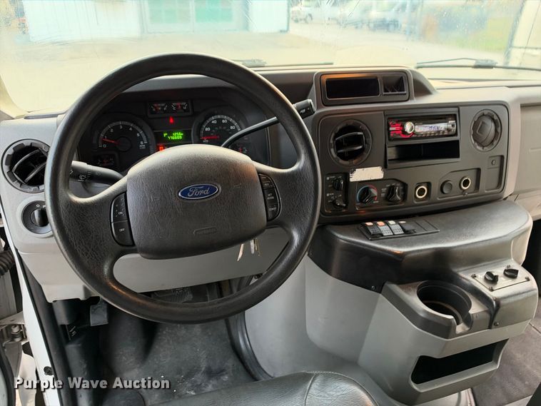 image for item FB8392 2011 Ford E450 shuttle bus
