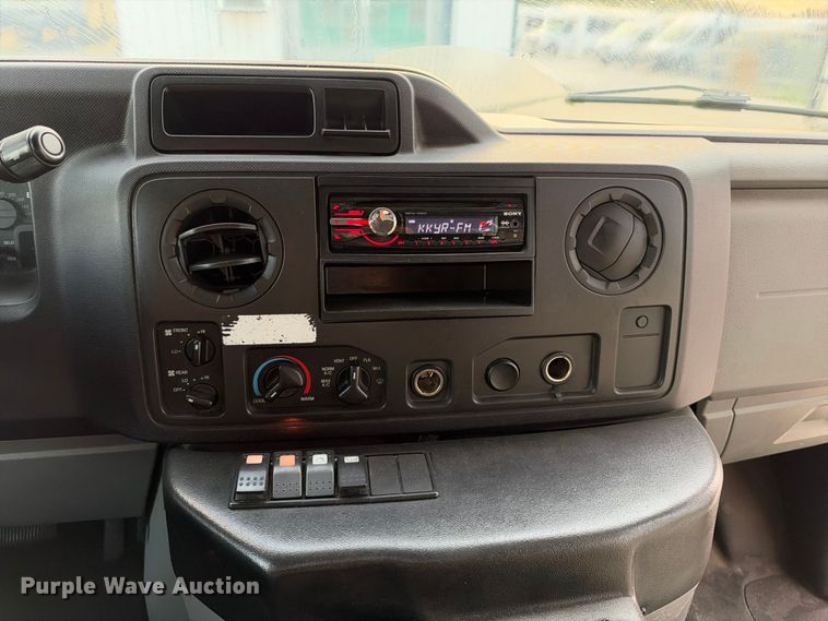 image for item FB8392 2011 Ford E450 shuttle bus