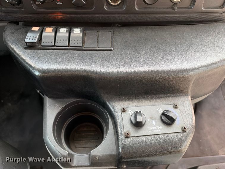 image for item FB8392 2011 Ford E450 shuttle bus