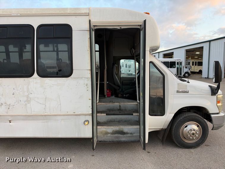 image for item FB8392 2011 Ford E450 shuttle bus