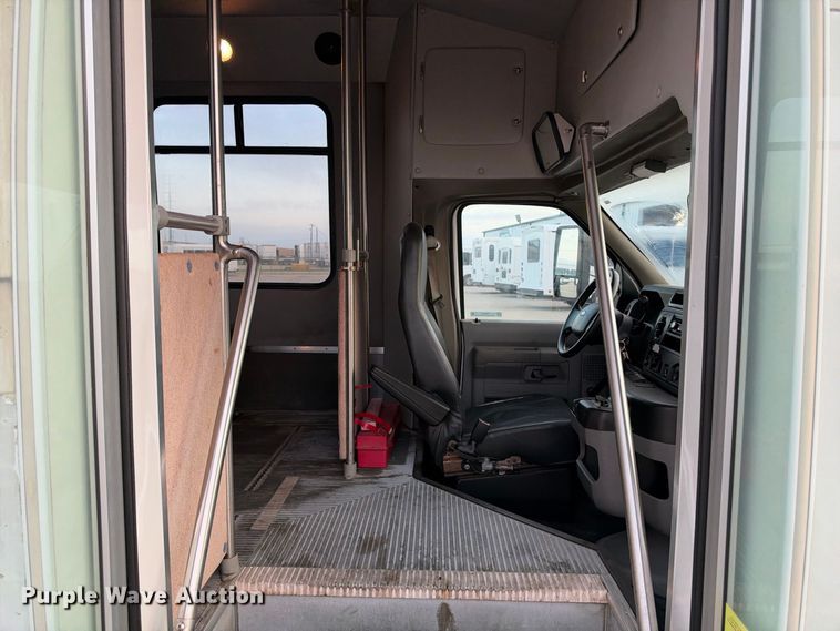 image for item FB8392 2011 Ford E450 shuttle bus