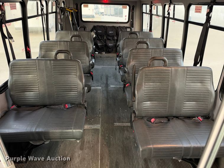 image for item FB8392 2011 Ford E450 shuttle bus
