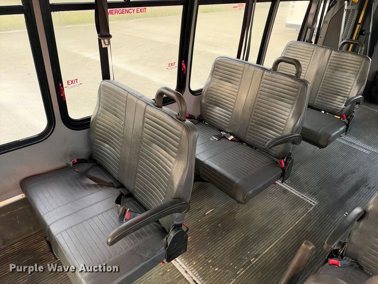 image for item FB8392 2011 Ford E450 shuttle bus