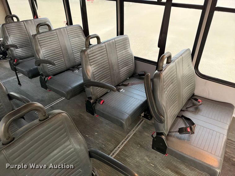 image for item FB8392 2011 Ford E450 shuttle bus