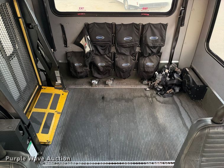 image for item FB8392 2011 Ford E450 shuttle bus