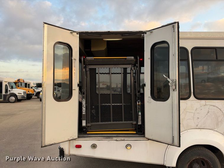 image for item FB8392 2011 Ford E450 shuttle bus
