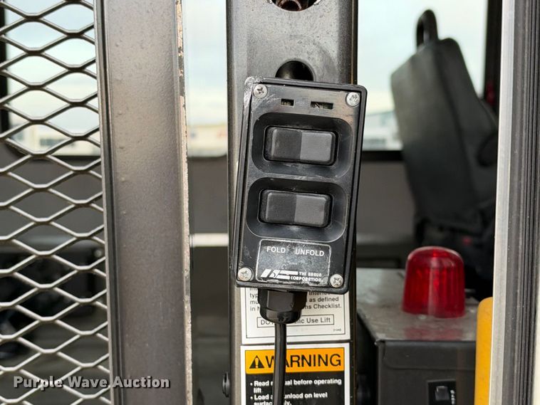 image for item FB8392 2011 Ford E450 shuttle bus