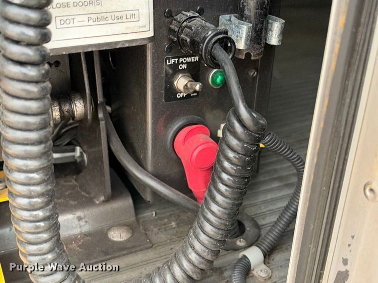 image for item FB8392 2011 Ford E450 shuttle bus