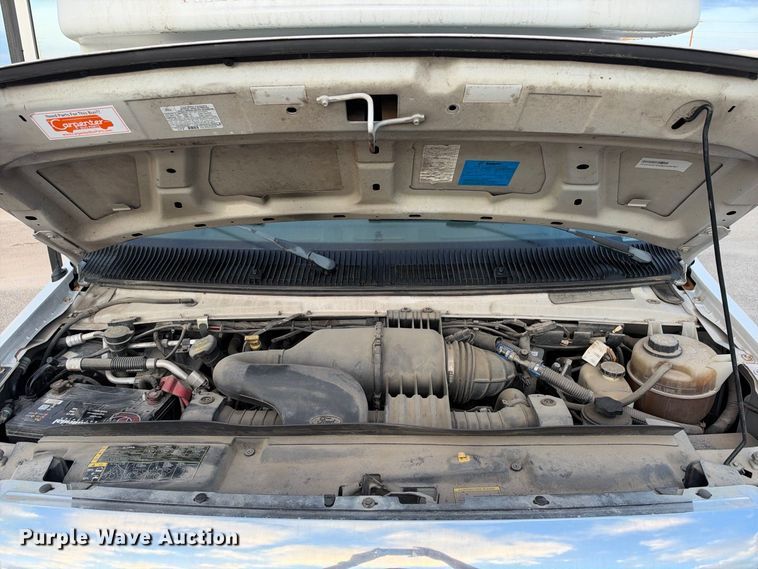 image for item FB8392 2011 Ford E450 shuttle bus