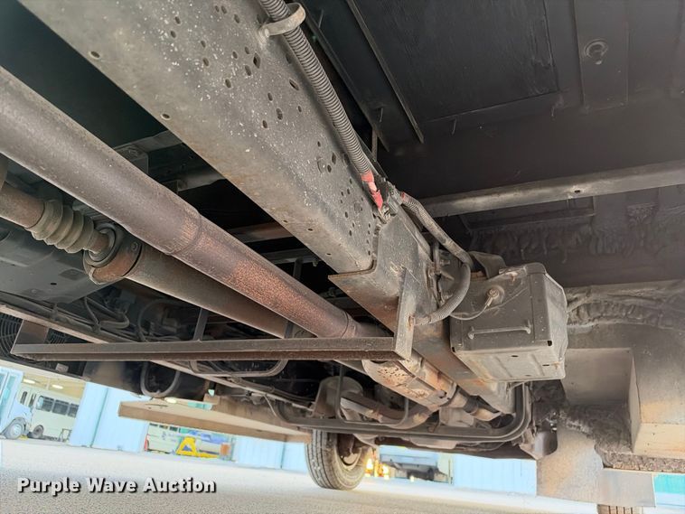 image for item FB8392 2011 Ford E450 shuttle bus