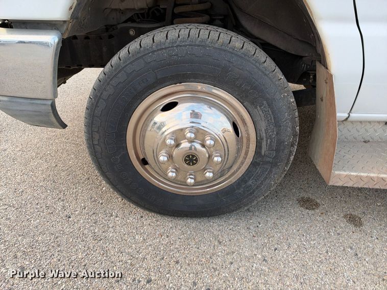 image for item FB8392 2011 Ford E450 shuttle bus
