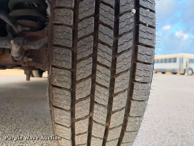 image for item FB8392 2011 Ford E450 shuttle bus
