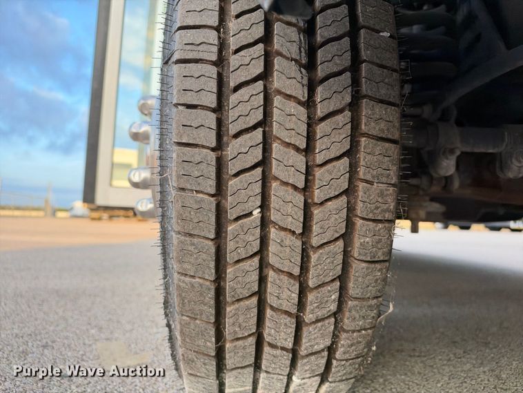 image for item FB8392 2011 Ford E450 shuttle bus