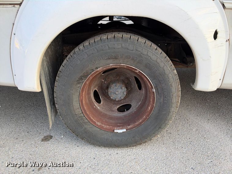 image for item FB8392 2011 Ford E450 shuttle bus