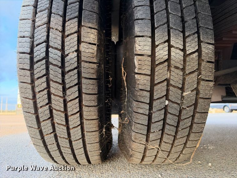 image for item FB8392 2011 Ford E450 shuttle bus